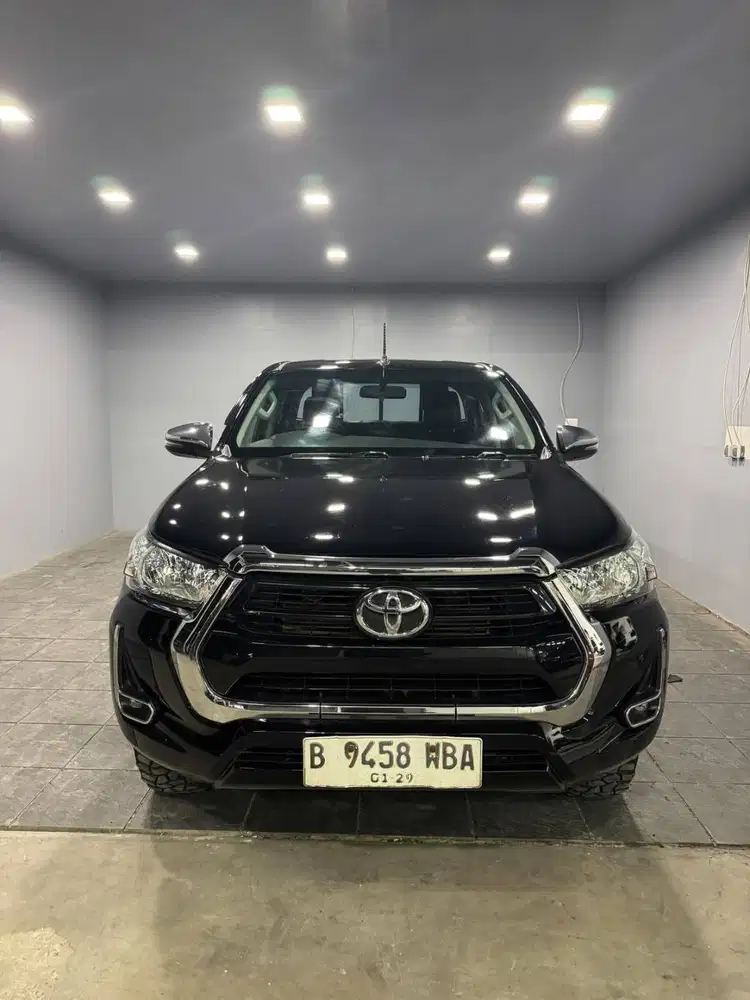 Toyota Hilux G 4x4 2.4 MT 2023 Hitam