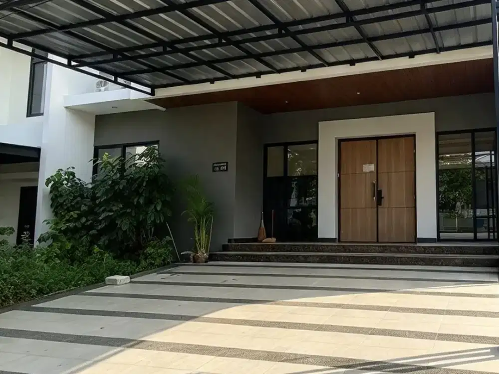 disewakan rumah 2 lantai baru di bangun kamar ada 8 full furnis
