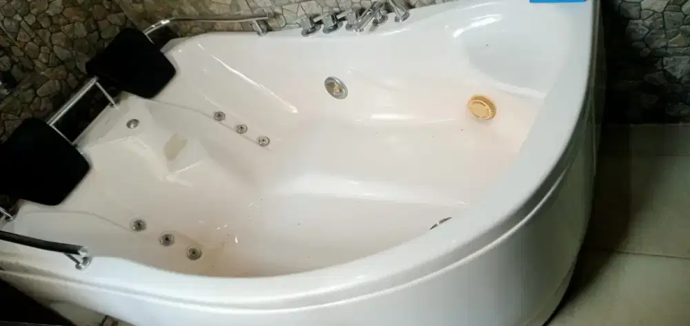 Dijual bathub jacuzzi whirpool