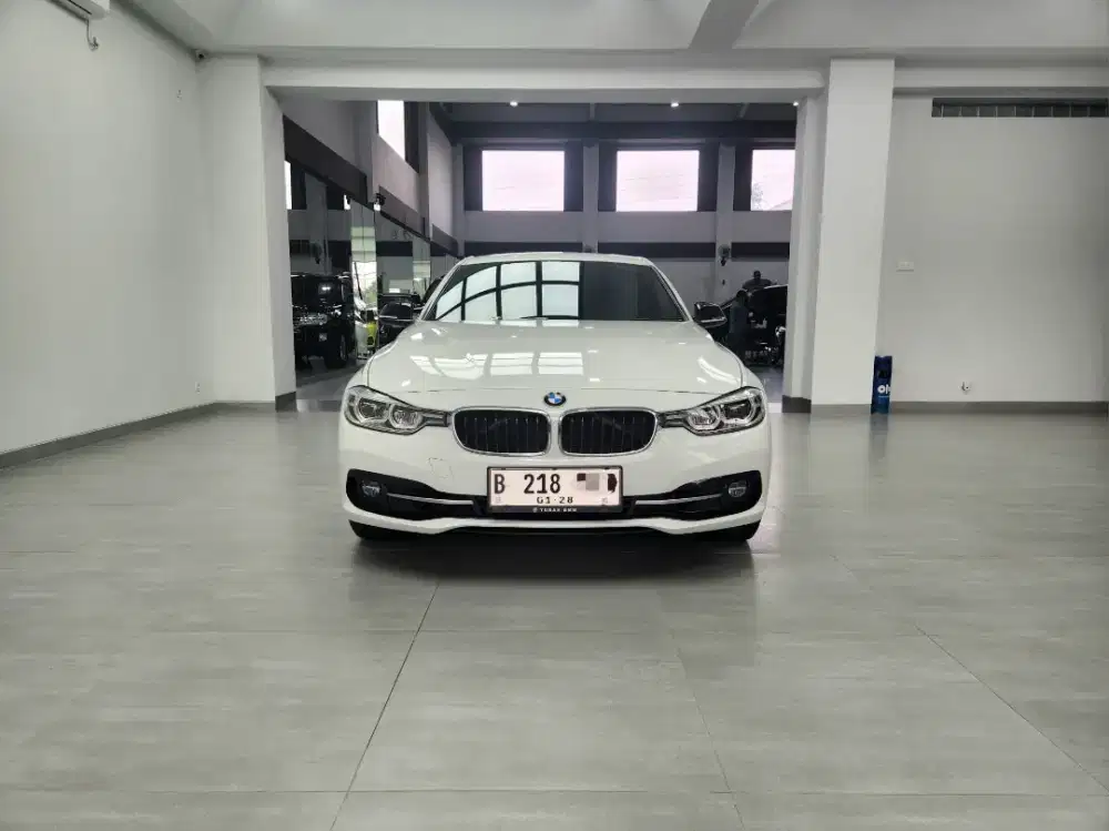 BMW 320i F30 LCi SPORT 2017 km52rb Antik
