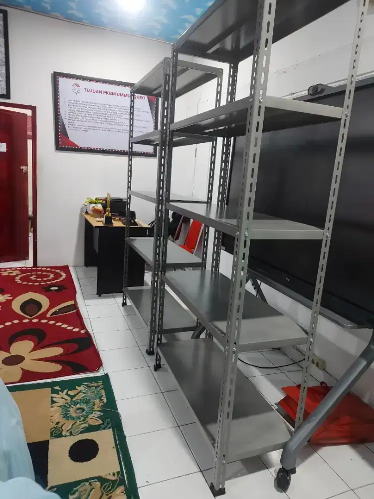 Rak besi gudang serbaguna