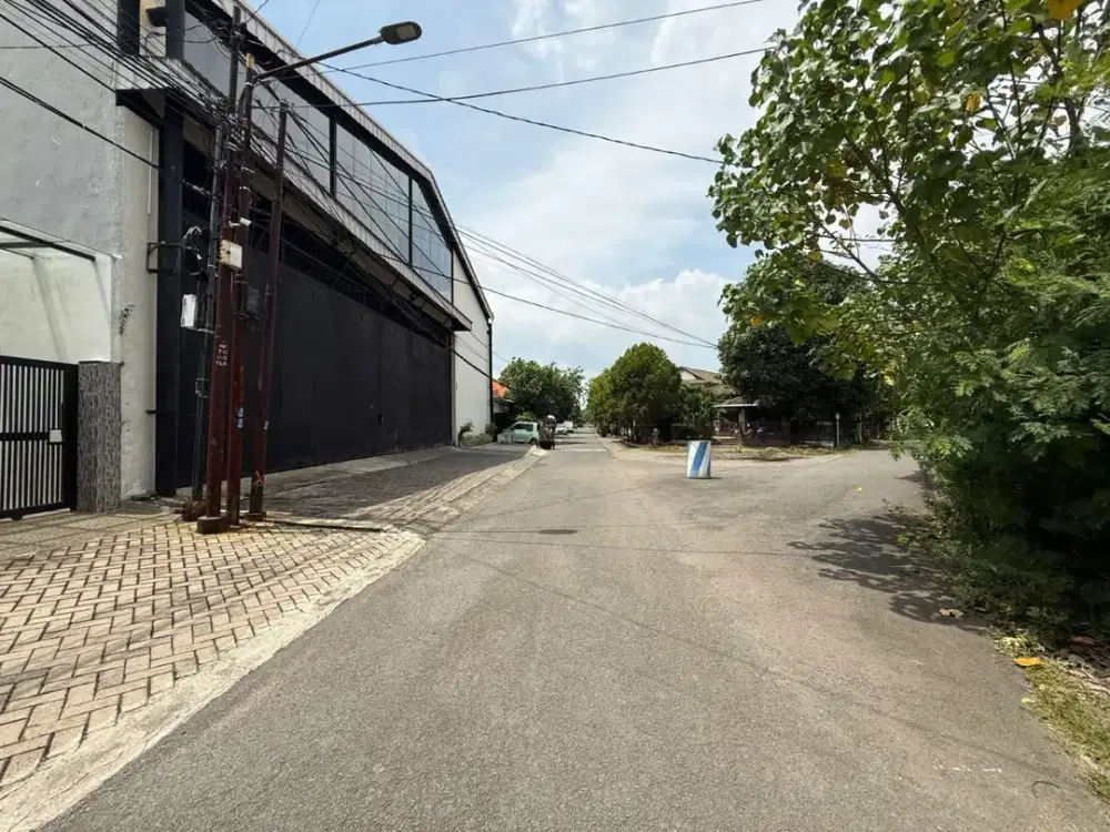 Rumah Jemursari Semi Furnish , Lift Barang , Ada Rooftop Lantai 3