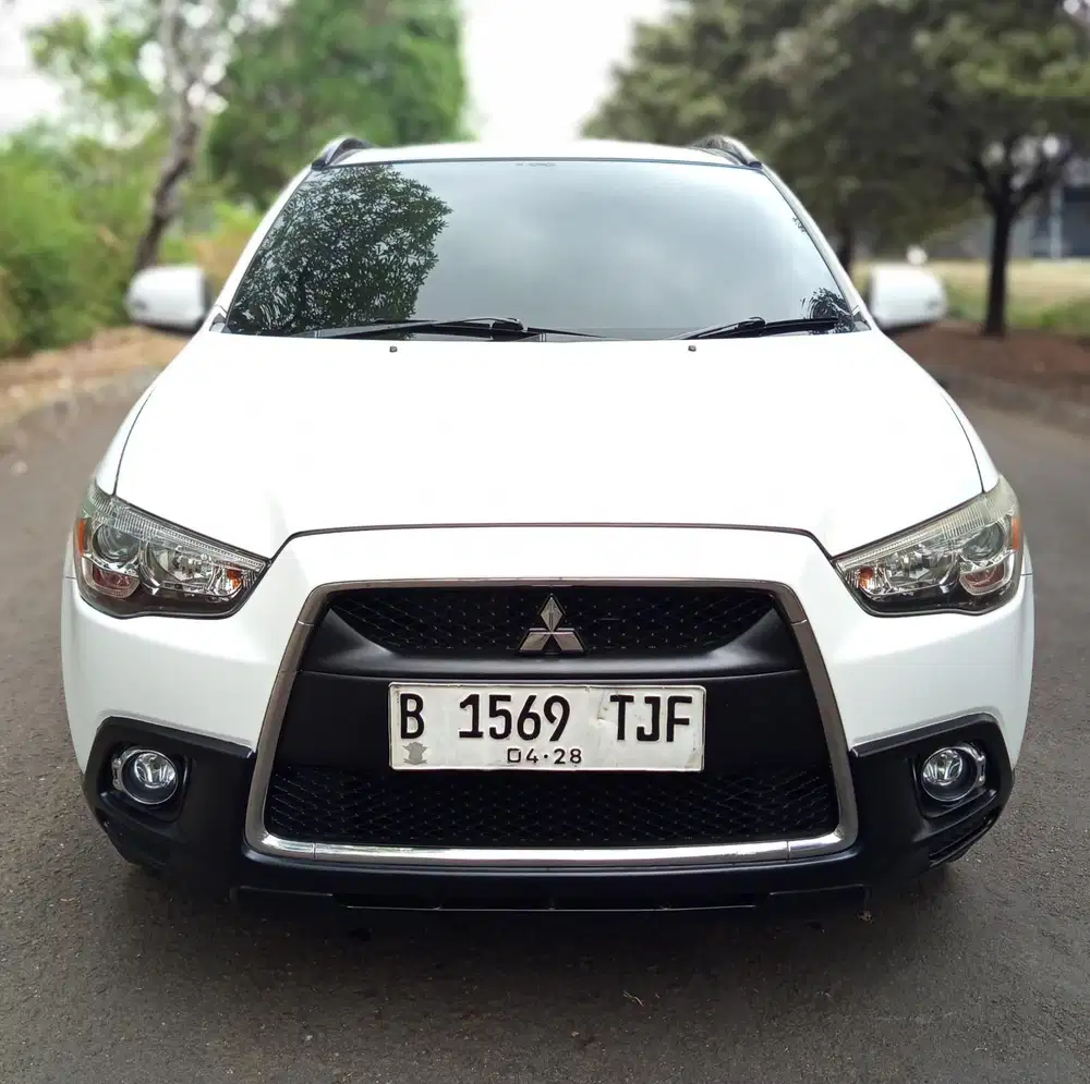 Mitsubishi Outlander Sport 2.0 PX Panoramic 2013 Putih Istimewa Sekali