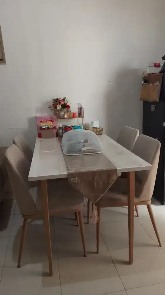Set meja makan bonus taplak
