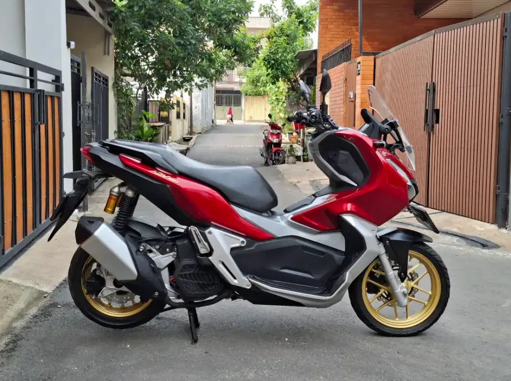 Honda ADV 150 CBS ISS Keyless MULUSSS Pajak Hidup Panjang
