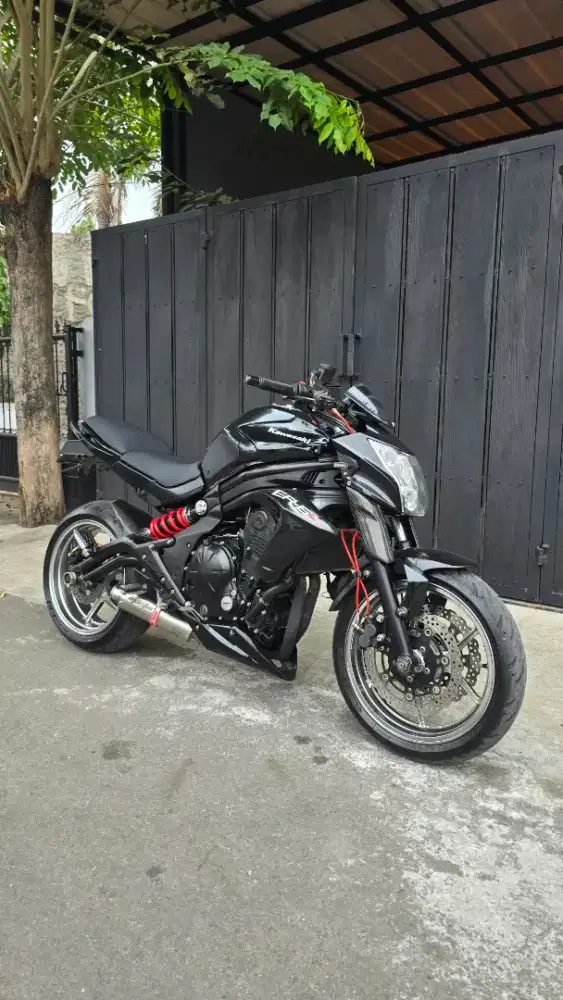 ER6N HITAM GLOSY ISTIMEWA