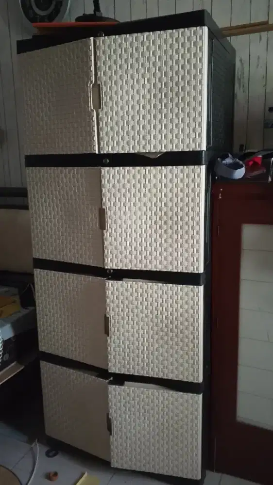 Lemari baju plastik kokoh