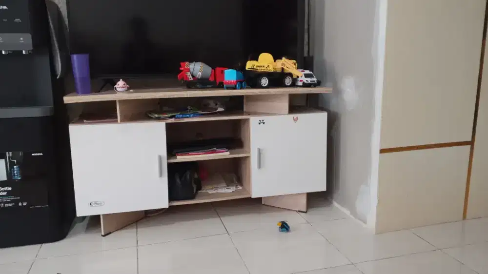 Meja tv kokoh kuat