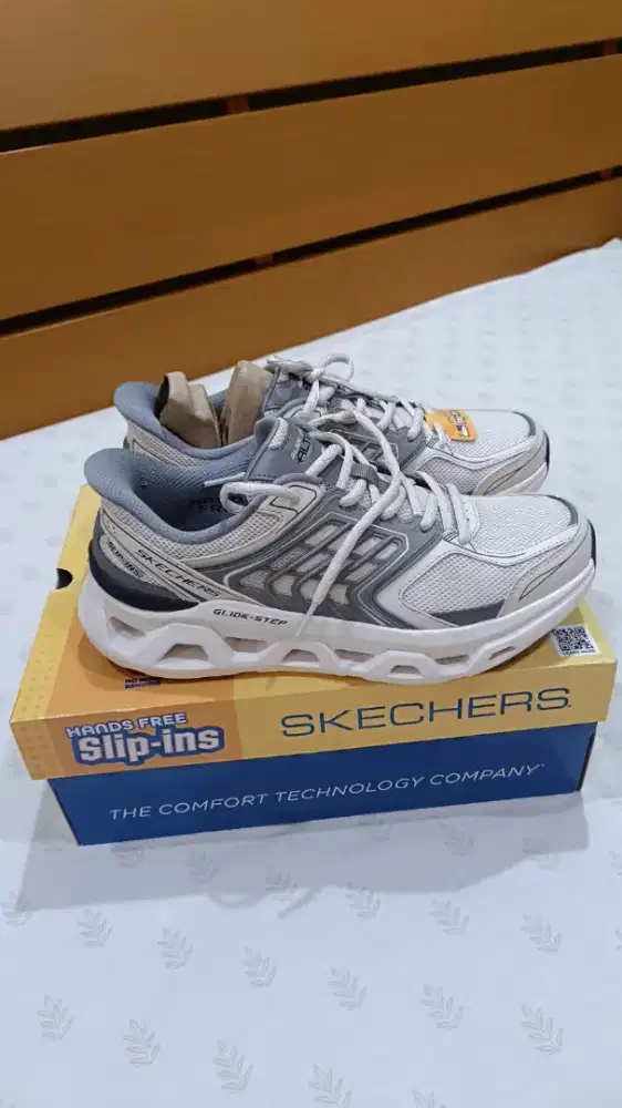 sepatu skecher size 43