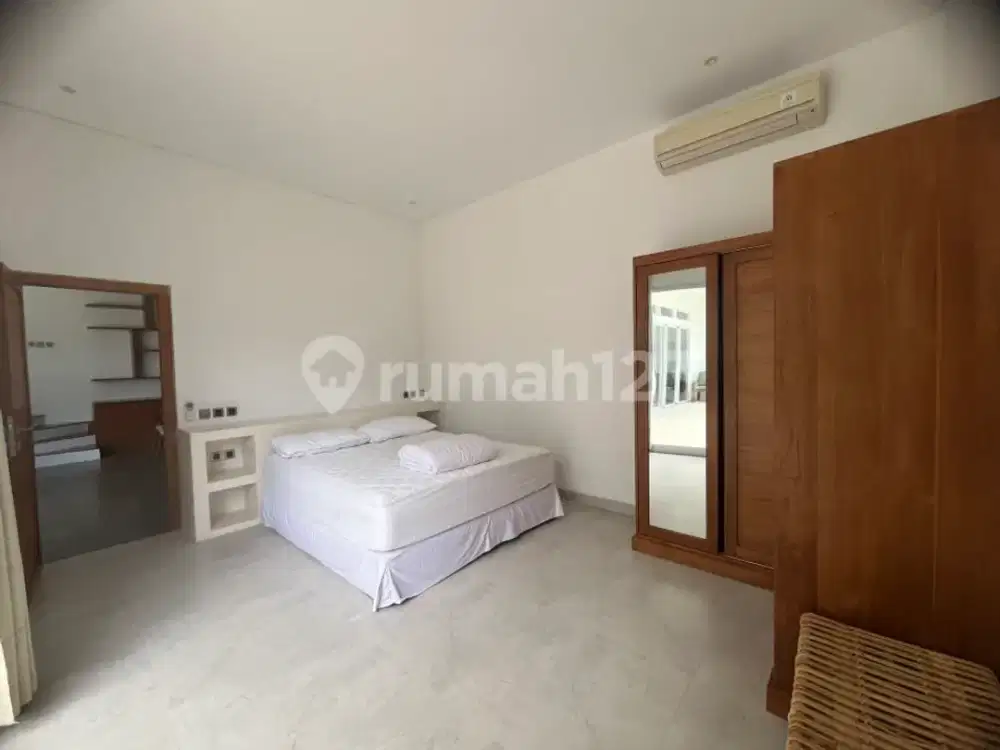 LEASEHOLD – MODERN TROPICAL FAMILY HOME IN BUMBAK DAUH, KEROBOKAN