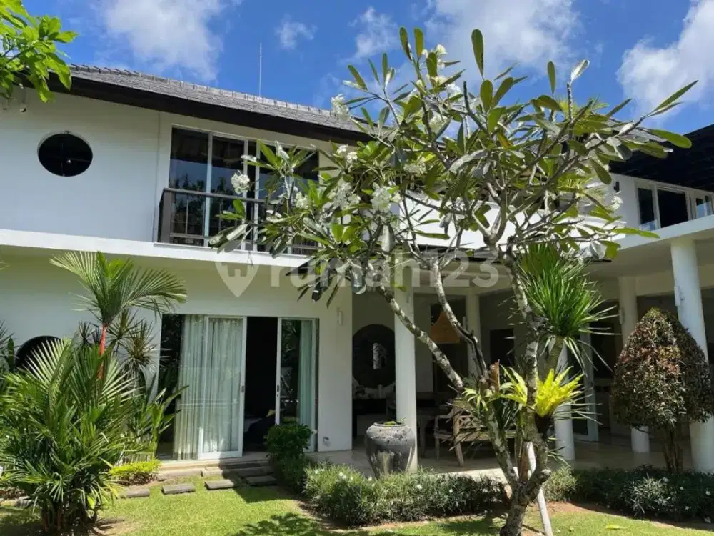 Luxury Modern Villa For Sale In Jimbaran, Near Airport & Beach, 935M² Land, German-Designed, Idr 17.5 Billion