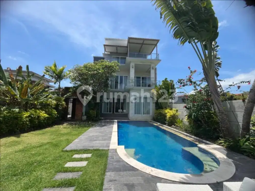 Villa 3 Bedroom For Rent - Premium Location Berawa