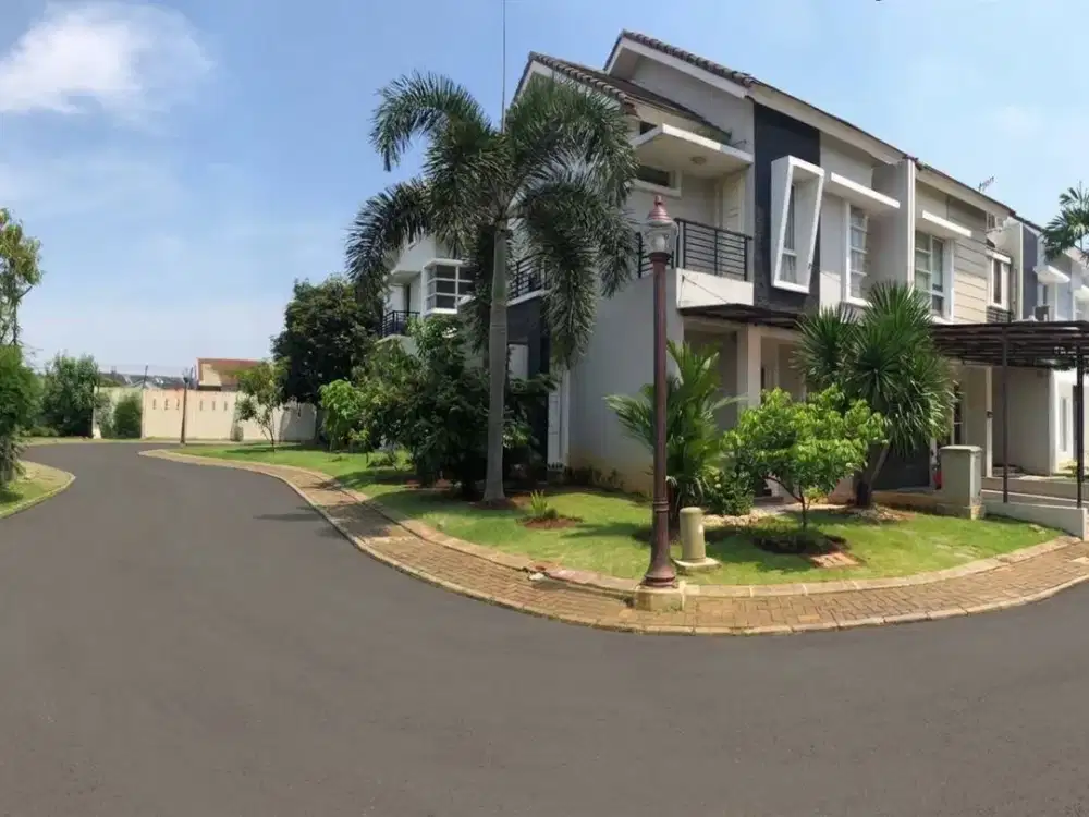 Disewakan Rumah Cluster Fluorite Gading Serpong Hook Depan Swiming Pool, Full Wallpaper, Dapur Vivere & Parquet, Siap Huni