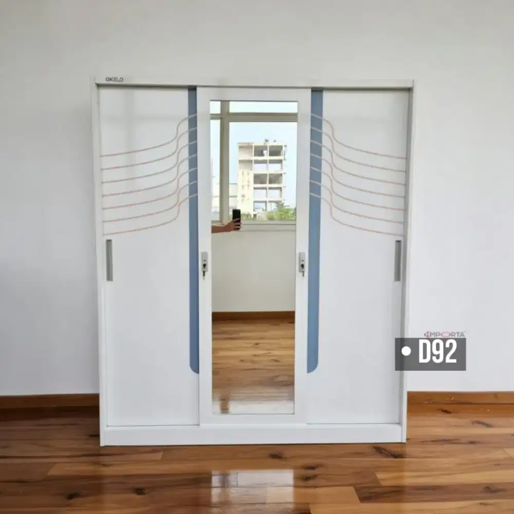 Lemari Pakaian Besi 3 Pintu Sliding Jumbo Importa OKELO S04 FM D92