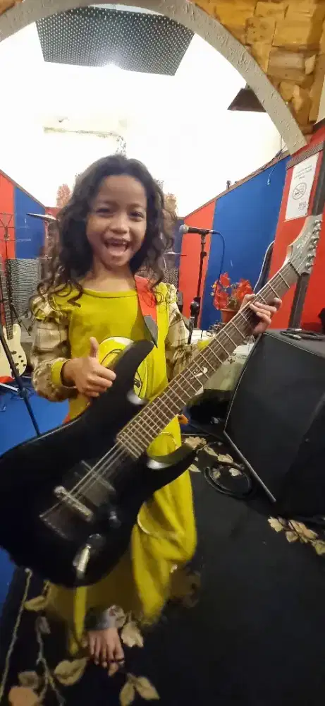Gitar Elektrik Spesial Custom Edition