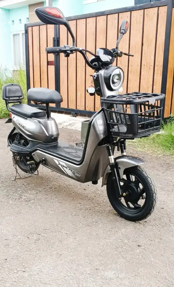 Sepeda listrik normal siap pakai