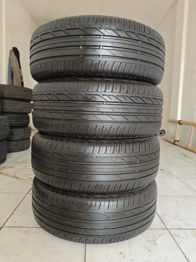 Ban Bridgestone Ring 18 225 50 R18 RFT