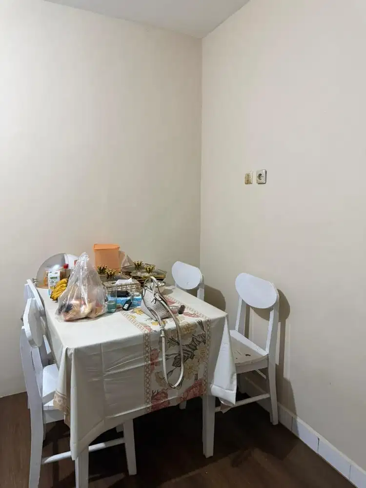 Meja makan kayu 4 kursi