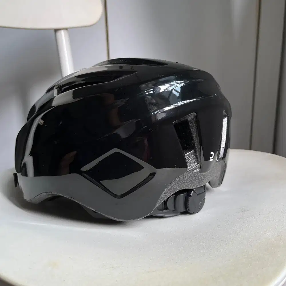 Helm sepeda decathlon black rock