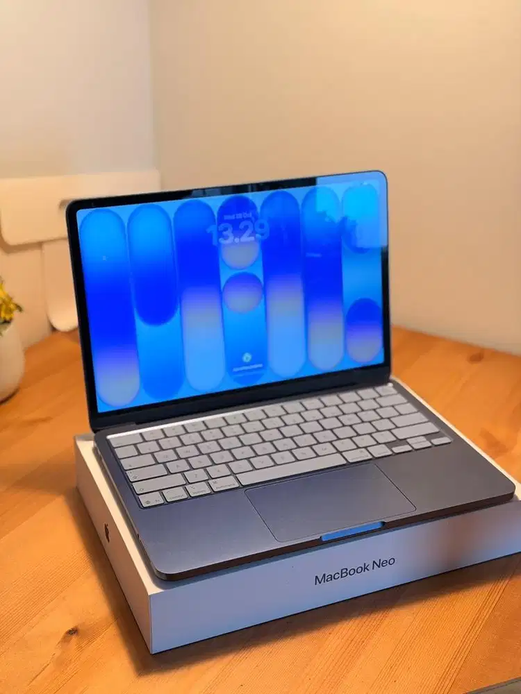 Macbook neo 512gb indigo free magnetic case