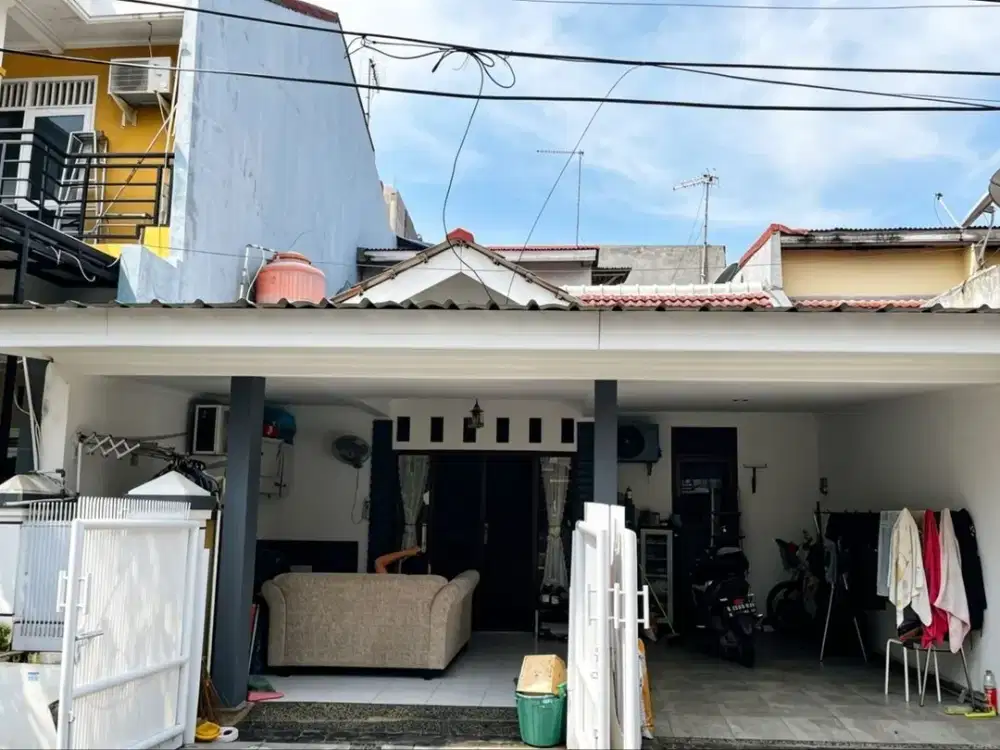 MURAH !!! Semi Furnished Dekat Stasiun di Prima Harapan Regency (PHR)