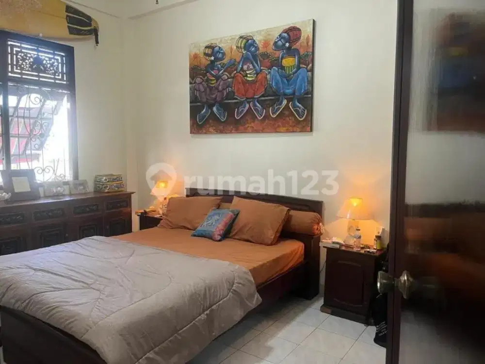 Spacious 5-Bedroom House For Sale In Kuta, Gang Mayura, Private Pool & Rooftop, Idr 4.5 Billion