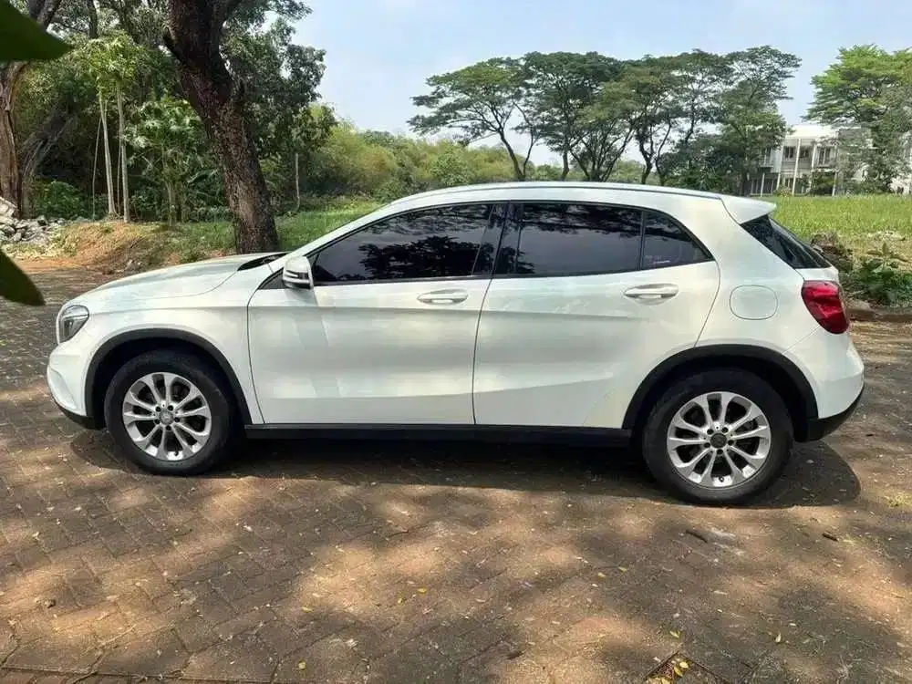 Jual Mercedes-Benz GLA200 2016 Putih – AC Dingin, Asuransi Aktif