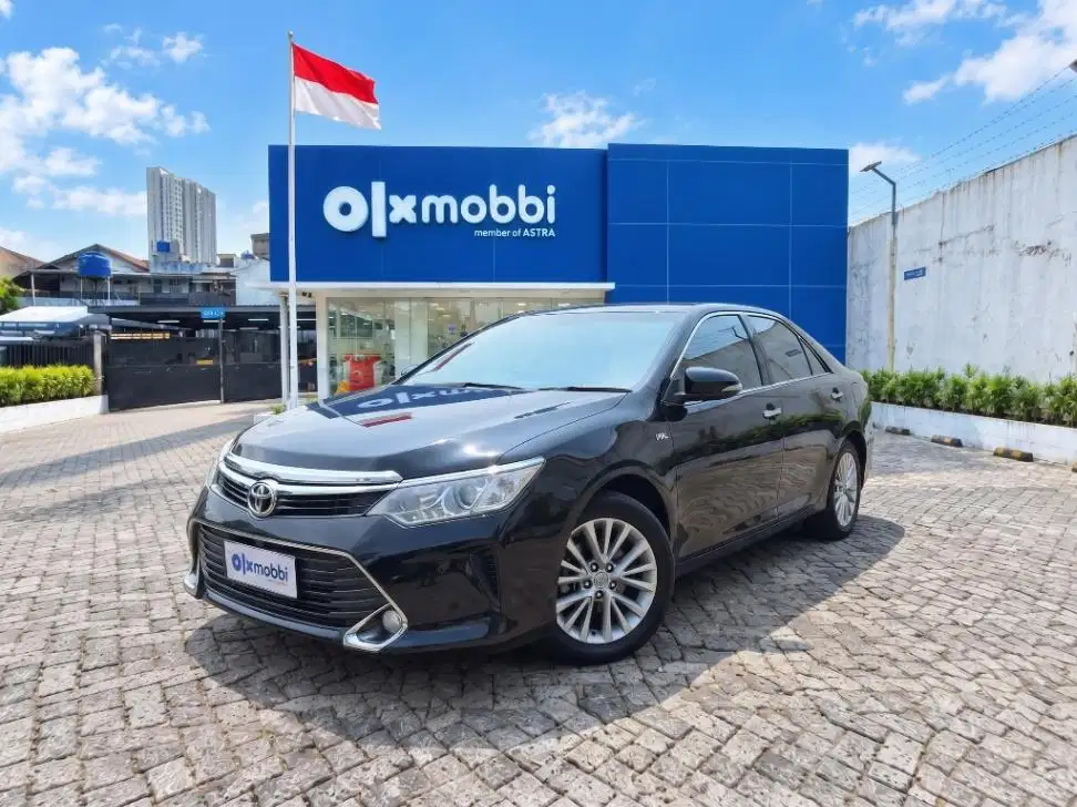 LOW DP Toyota Camry 2.5 V Bensin-AT 2017 SAN