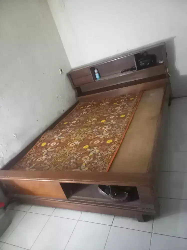 Tempat Tidur Jati Asli