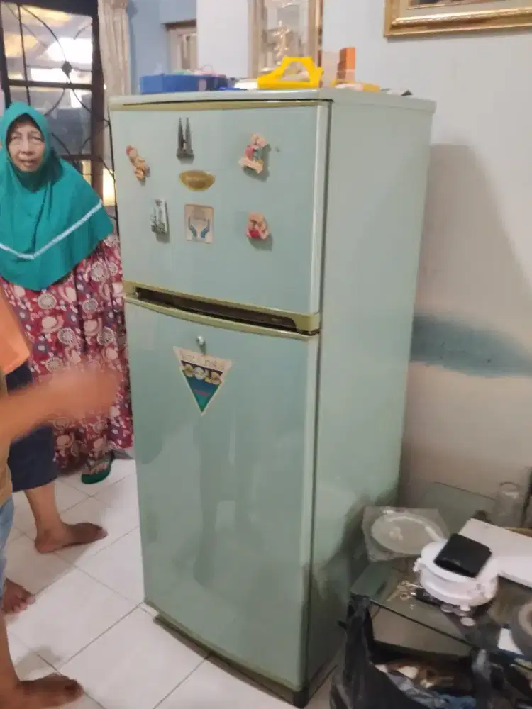 Kulkas national 2 pintu
