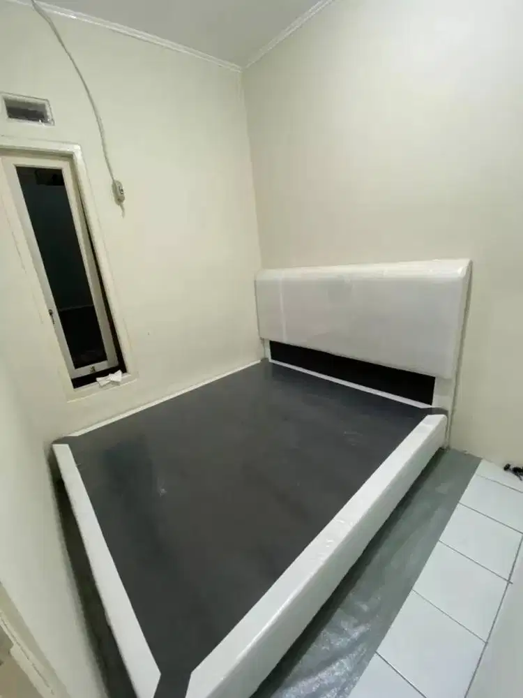 (NEGO) DIJUAL DIVAN SECOND (ADA 2 LACI) - BARU 4 BULAN PEMAKAIAN