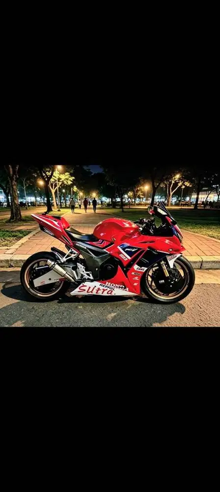 CBR 150 modif moge look. Body2 & arm pakai fiber. Murah aja.. Bisa tt