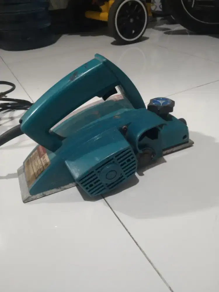 Mesin serut kayu (ketam/pasah) listrik