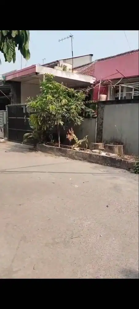 DIJUAL CEPAT! Pindah domisili, rumah kesayangan dilepas beserta isinya