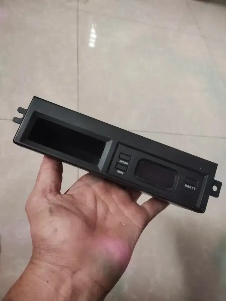 Jam digital dasboard KIA