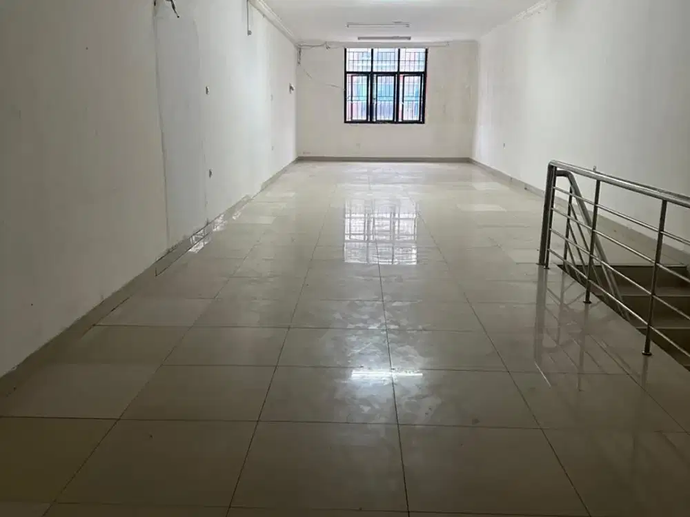 Disewakan 3 Ruko Gandeng di Biak. Roxy Mas  Jakpus