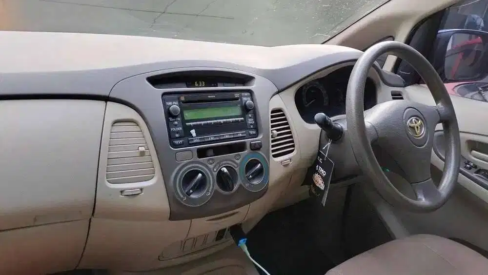 toyota kijang innova (2009)