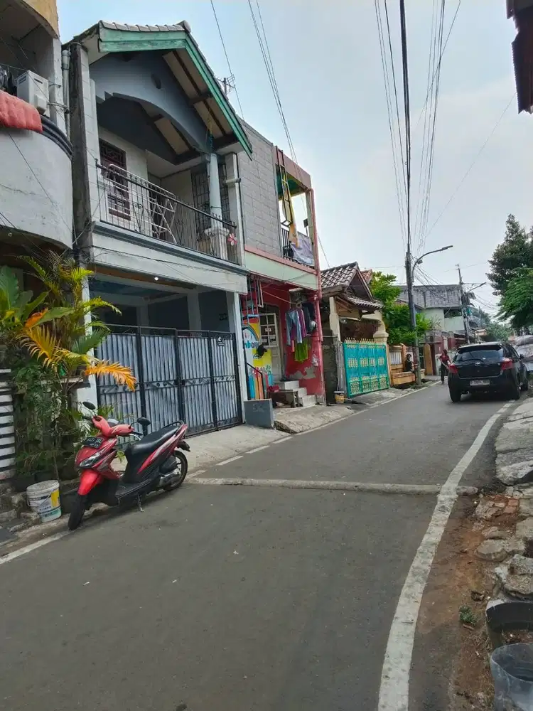 DI JUAL RUMAH SANGAT STRATEGIS DI JATINEGARA
