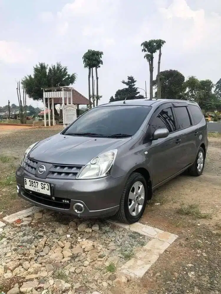 nissan grand livina (2009)