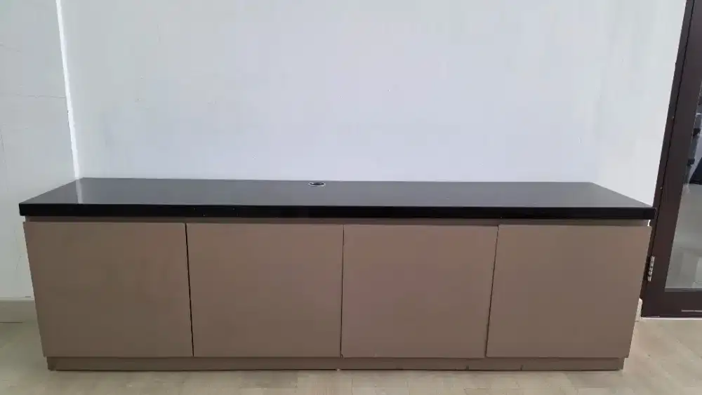 Rak Televisi Premium