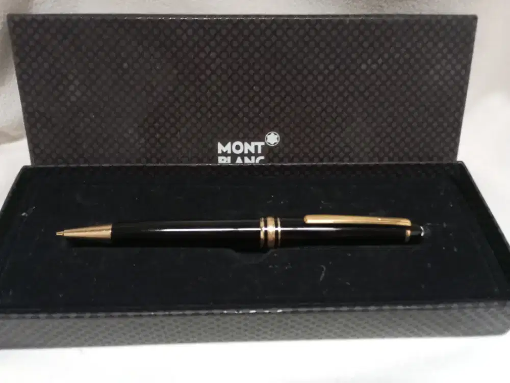 Montblanc black 164 ballpoint pen