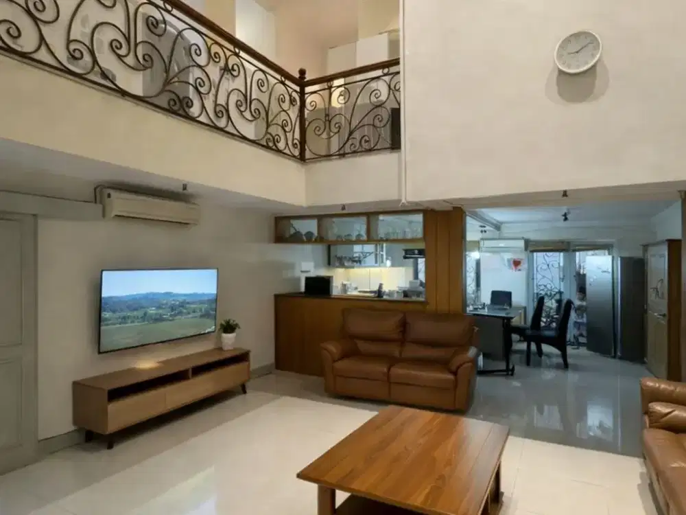 RUMAH LUAS DI JANTUNG JAKARTA PUSAT, DEKAT SUDIRMAN & SCBD!