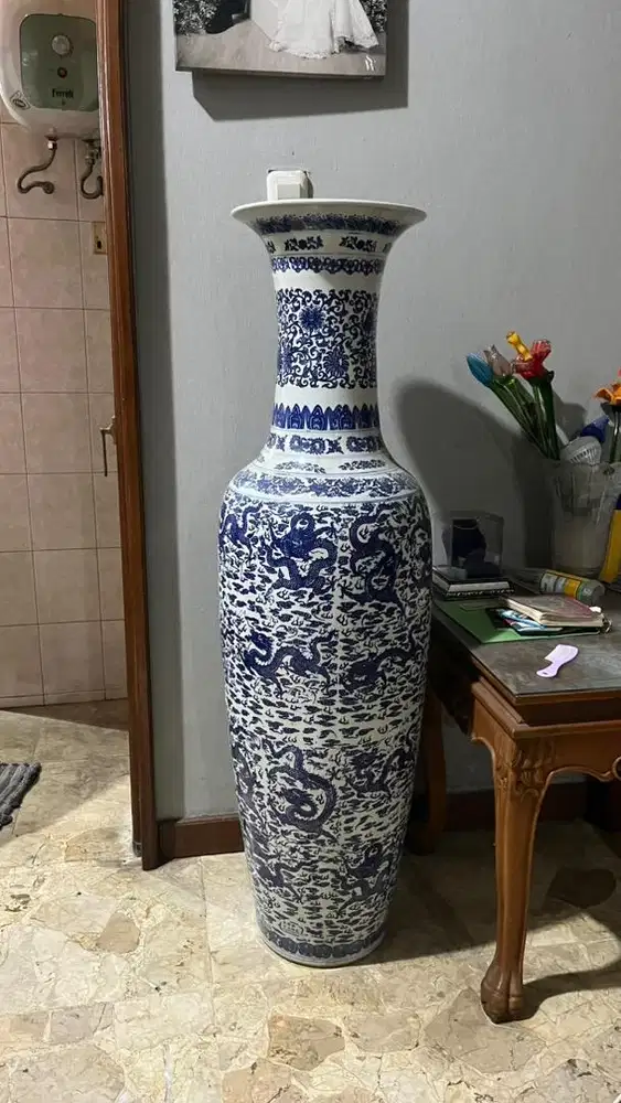 Guci cina besar