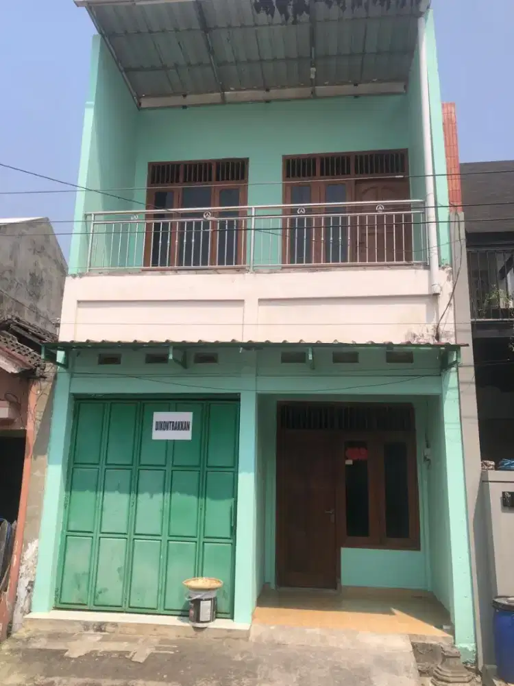 Disewakan rumah 2 lantai per tahun