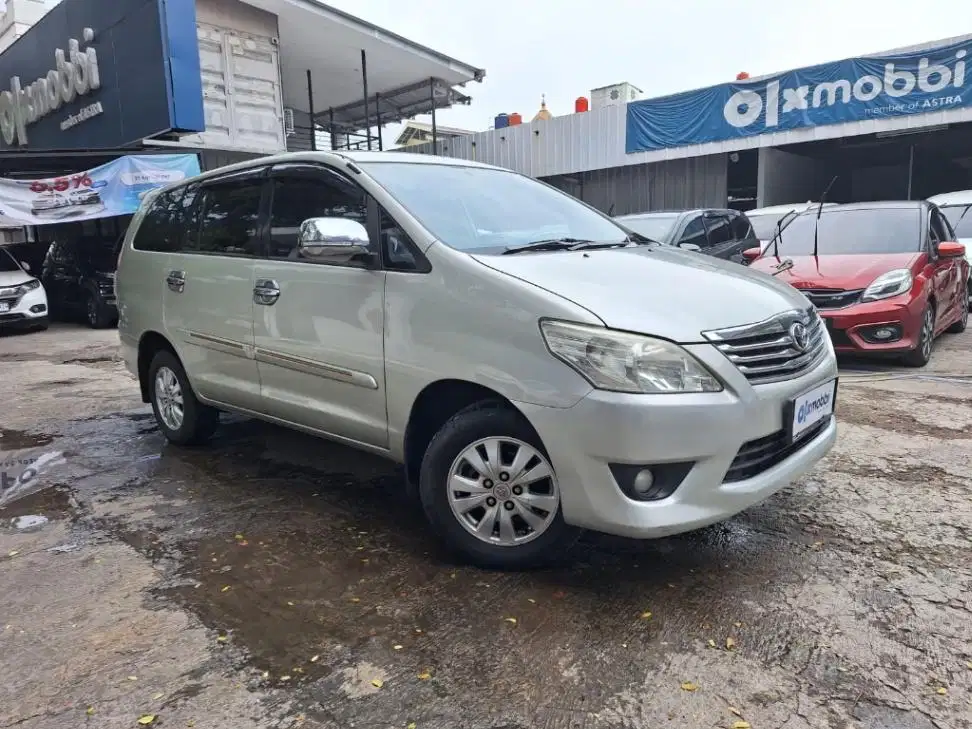 LOW DP Toyota Kijang Innova 2.0 G Bensin-AT 2013 AAV