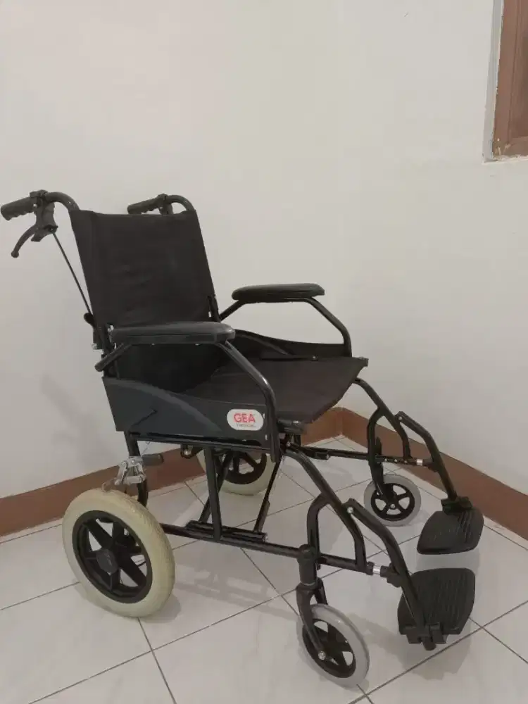 Kursi Roda,wolker,tongkat kaki 4 dan tongkat biasa