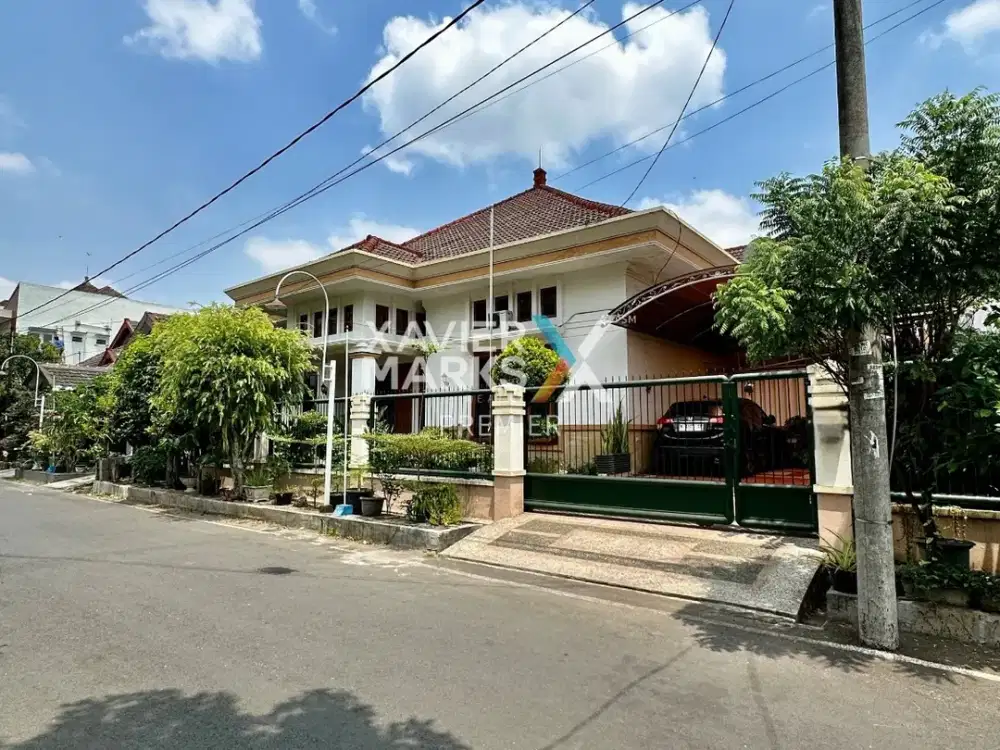 Dijual Rumah Dekat Kampus Kawasan Elit di Griya Shanta Malang