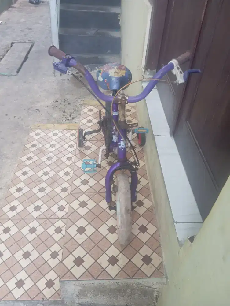Di jual sepeda mini merek Atlantis anak perempuan