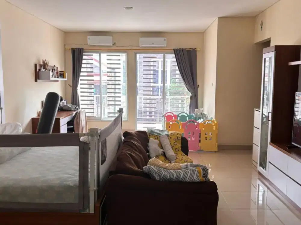 Rumah 3 Lantai Siap Huni Fully Furnished Petojo Selatan