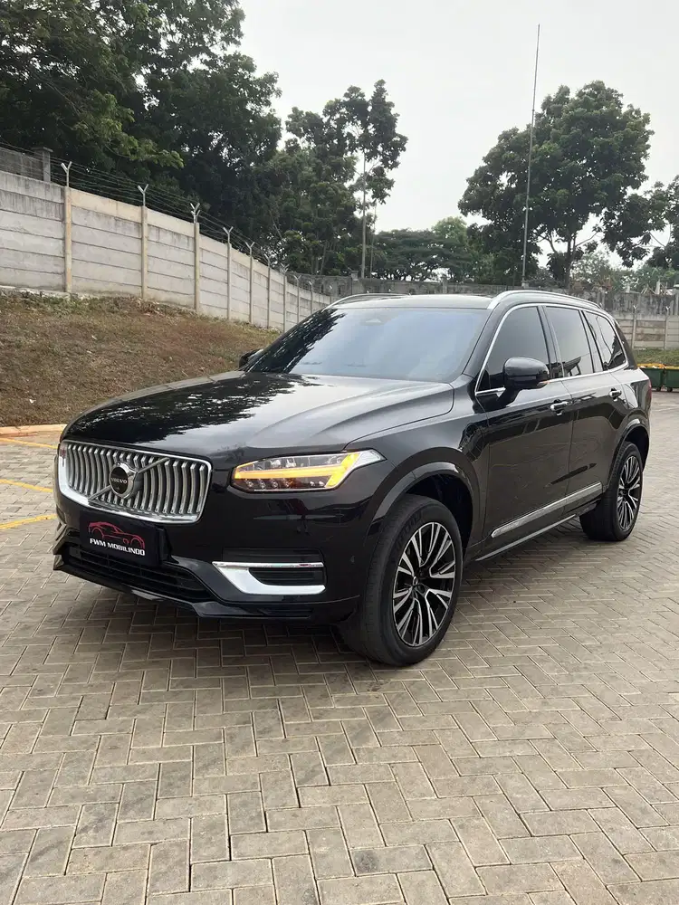 Volvo xc90 T8 AWD recharge hybrid 2.0 AT 2023 hitam, mulus, terawat